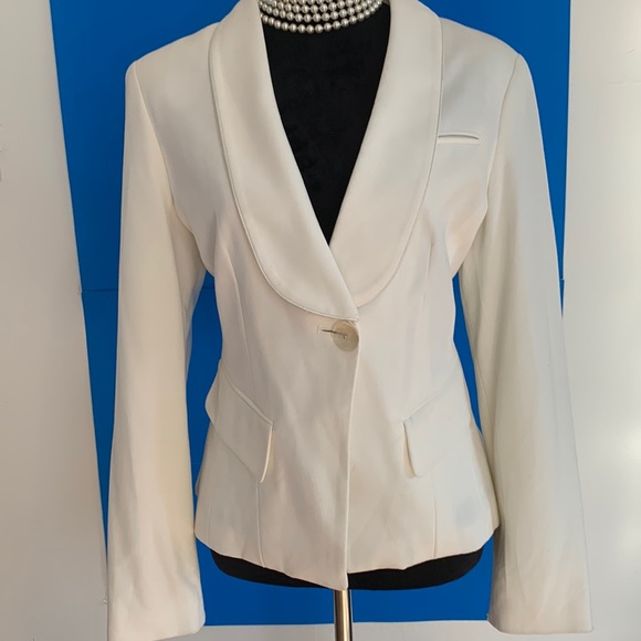 Excellent Condition Blazer - Picture 2 of 10